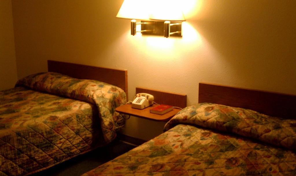 Colorado River Value Inn Bullhead City Room photo