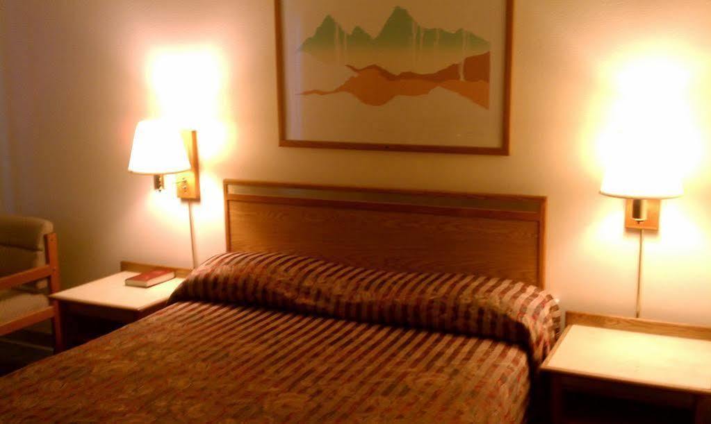 Colorado River Value Inn Bullhead City Exterior photo